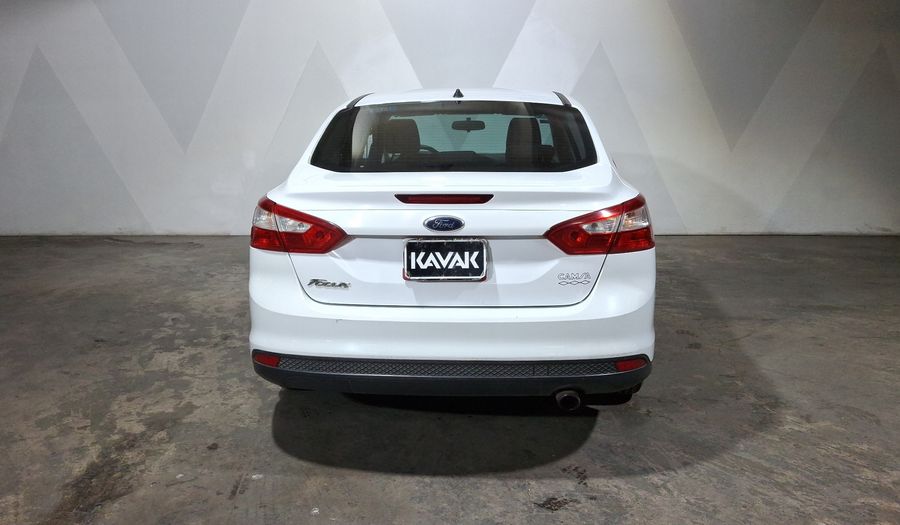 Ford Focus 2.0 AMBIENTE MT Sedan 2014