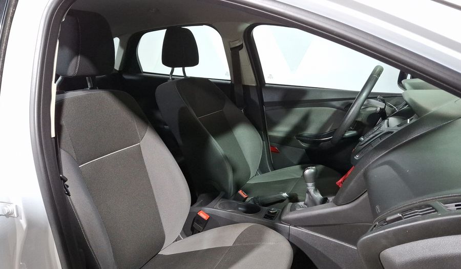 Ford Focus 2.0 AMBIENTE MT Sedan 2014