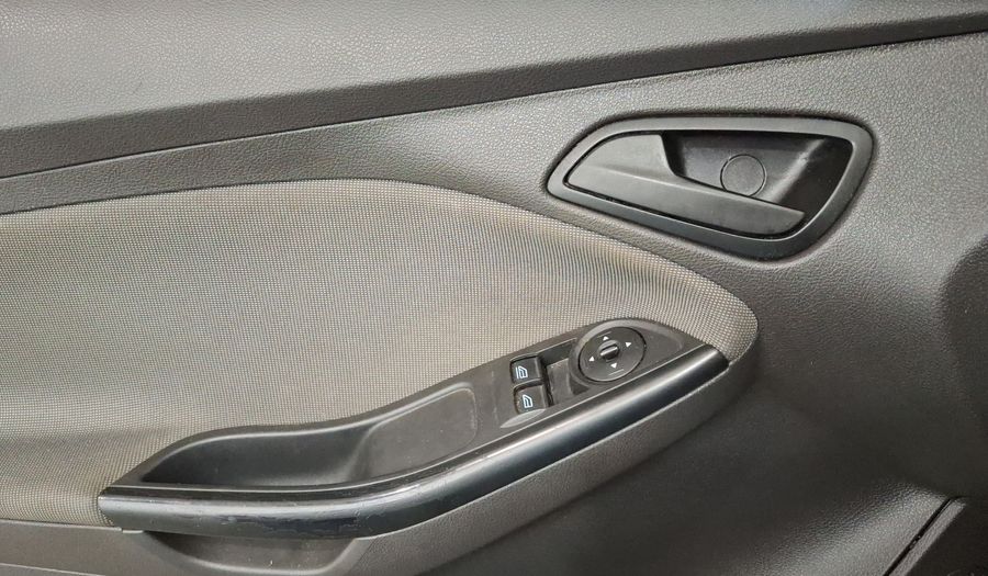 Ford Focus 2.0 AMBIENTE MT Sedan 2014
