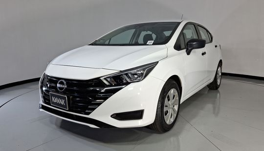 Nissan • Versa