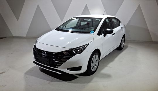 Nissan • Versa