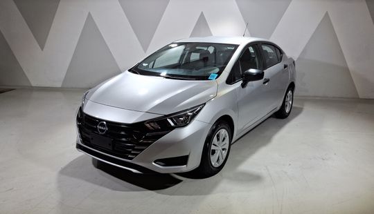 Nissan • Versa