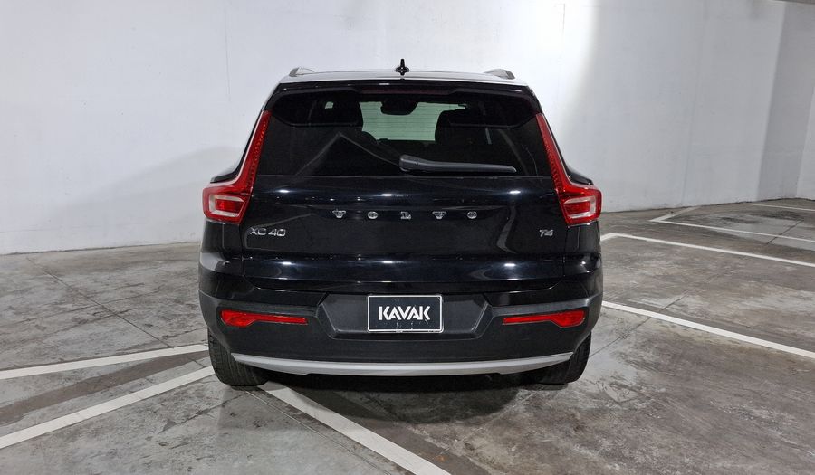 Volvo Xc40 2.0 T4 MOMENTUM AUTO Suv 2021