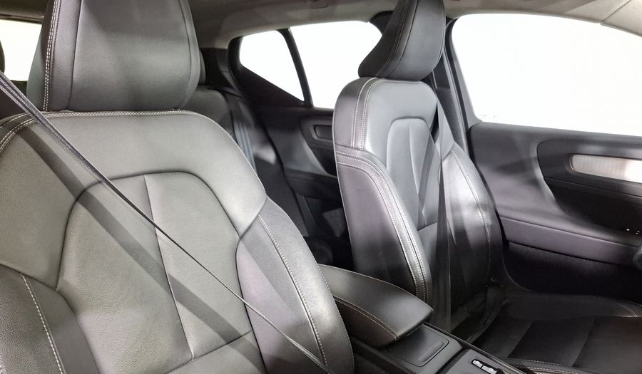 Volvo Xc40 2.0 T4 MOMENTUM AUTO Suv 2021