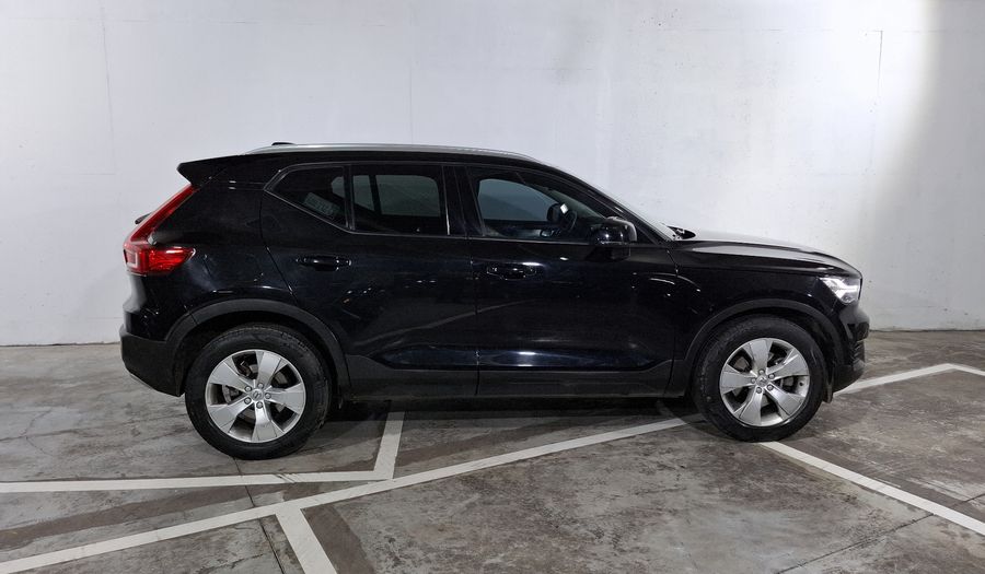 Volvo Xc40 2.0 T4 MOMENTUM AUTO Suv 2021