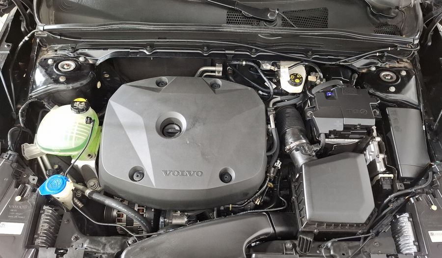 Volvo Xc40 2.0 T4 MOMENTUM AUTO Suv 2021