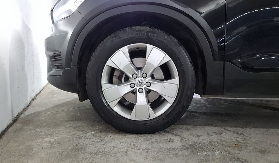 Volvo Xc40 2.0 T4 MOMENTUM AUTO Suv 2021