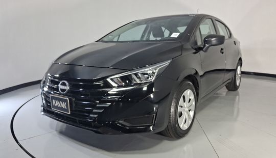 Nissan • Versa