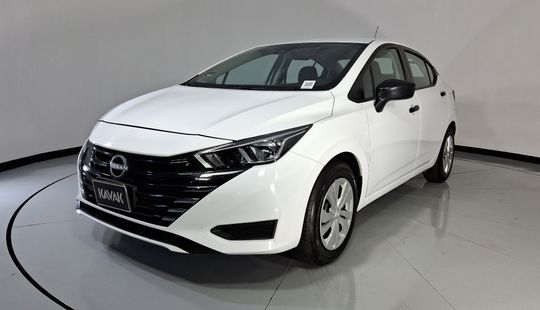 Nissan • Versa