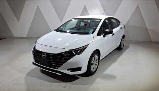 Nissan • Versa