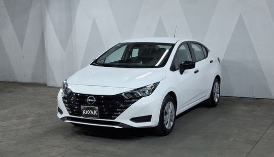 Nissan • Versa