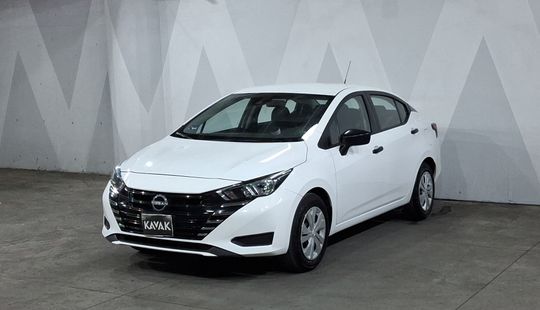 Nissan • Versa
