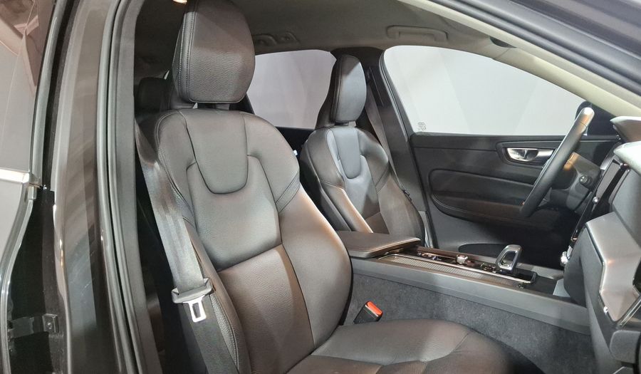 Volvo Xc60 2.0 B5 MHEV MOMENTUM AUTO AWD Suv 2022