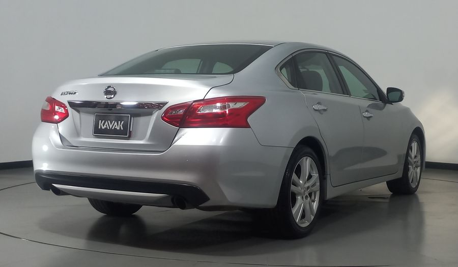 Nissan Altima 2.5 ADVANCE NAVI CVT Sedan 2017
