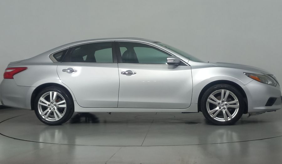 Nissan Altima 2.5 ADVANCE NAVI CVT Sedan 2017