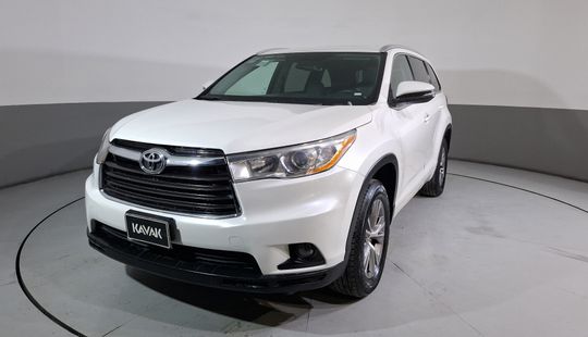 Toyota • Highlander