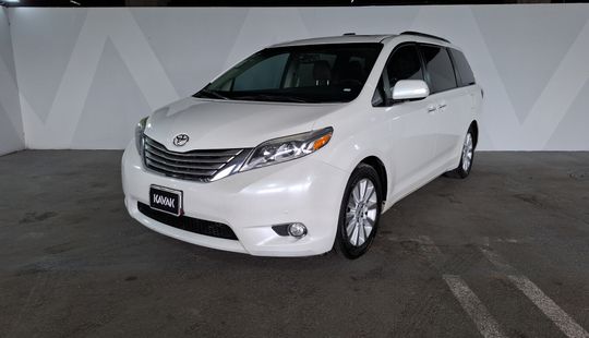 Toyota • Sienna
