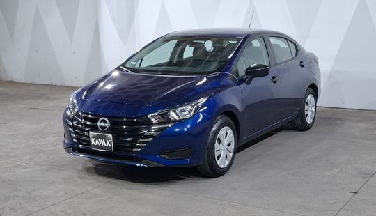 Nissan • Versa