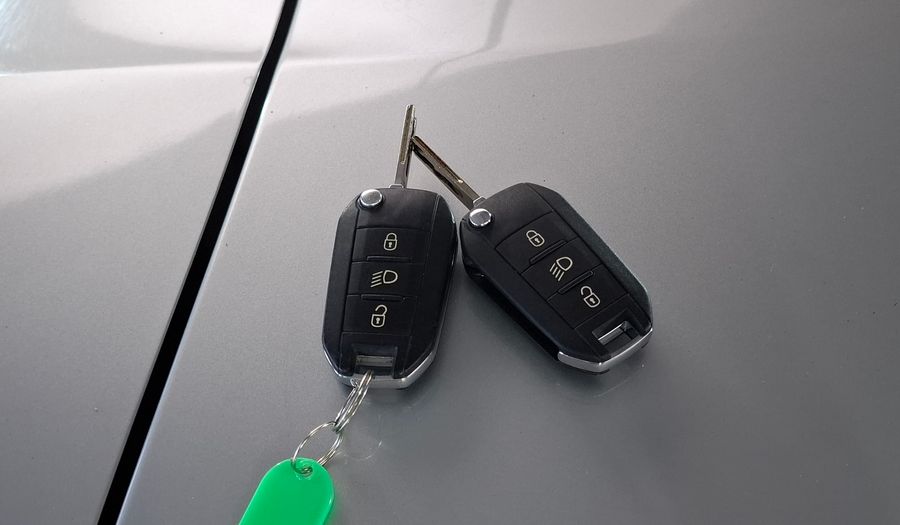 Peugeot 208 1.6 ALLURE Hatchback 2016