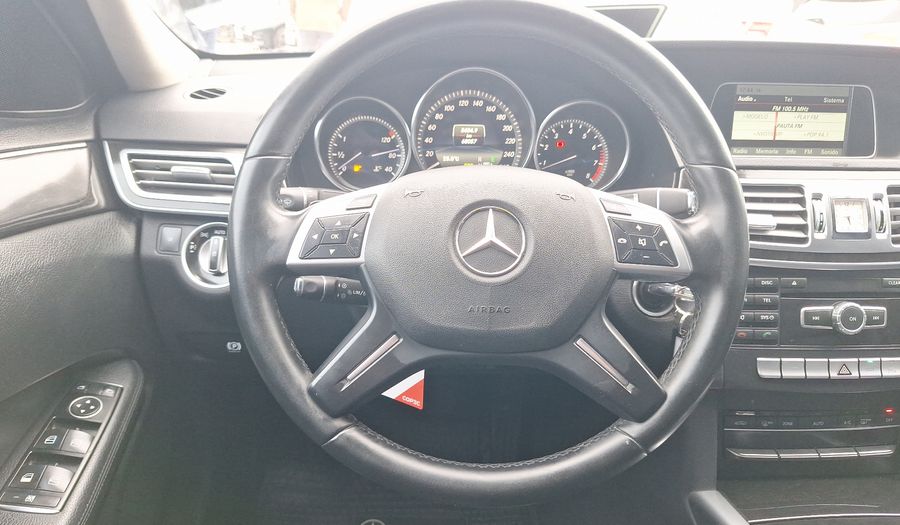 Mercedes Benz Clase E 2.0 200 AUTO Sedan 2015