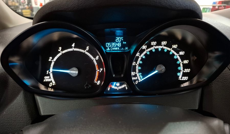 Ford Fiesta Kinetic Design 1.6 S PLUS Sedan 2014