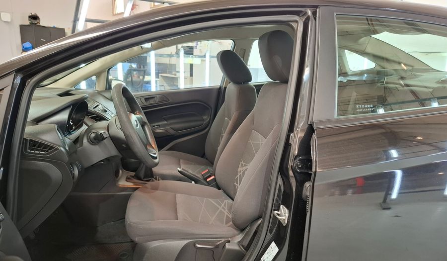 Ford Fiesta Kinetic Design 1.6 S PLUS Sedan 2014