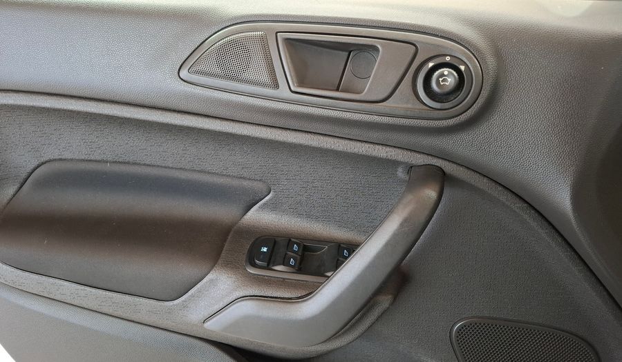 Ford Fiesta Kinetic Design 1.6 S PLUS Sedan 2014