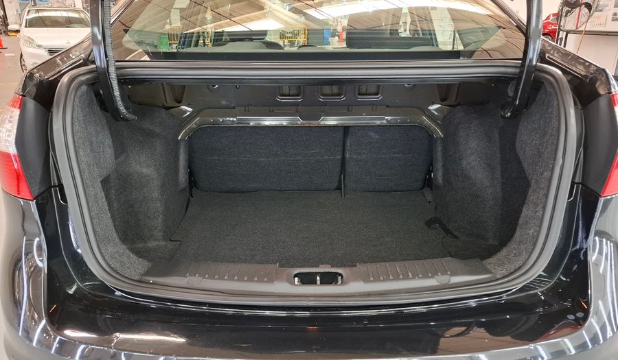 Ford Fiesta Kinetic Design 1.6 S PLUS Sedan 2014