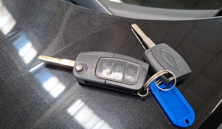 Ford Fiesta Kinetic Design 1.6 S PLUS Sedan 2014