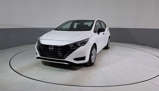 Nissan • Versa
