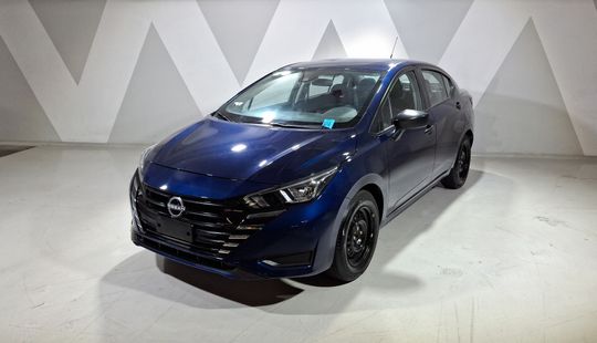 Nissan • Versa