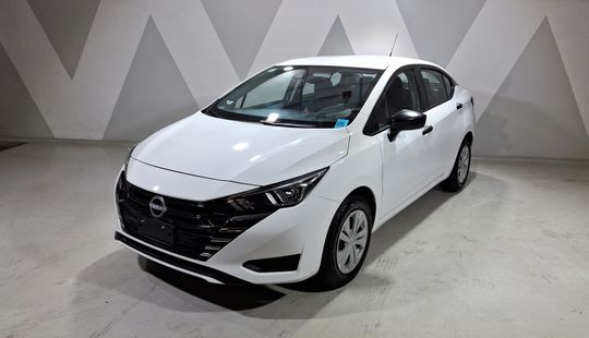 Nissan • Versa