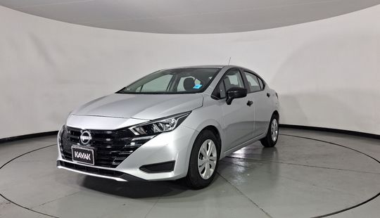 Nissan • Versa