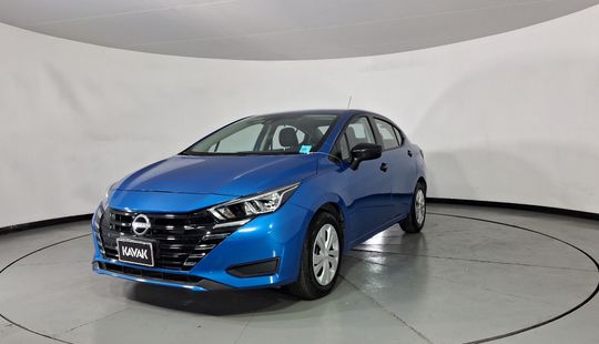 Nissan • Versa