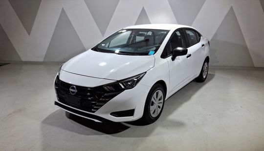 Nissan • Versa