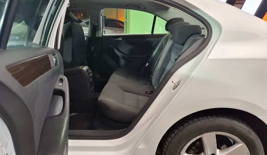 Volkswagen Vento 2.5 ADVANCE PLUS TIPTRONIC Sedan 2015