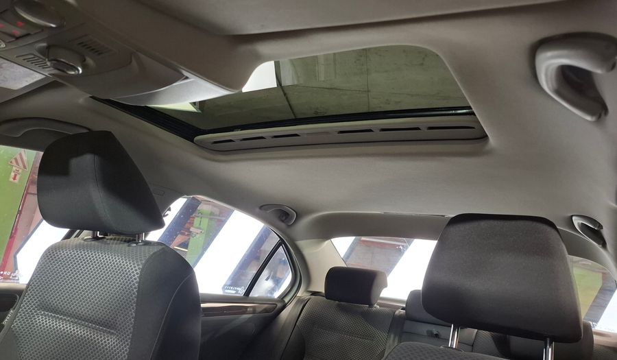 Volkswagen Vento 2.5 ADVANCE PLUS TIPTRONIC Sedan 2015