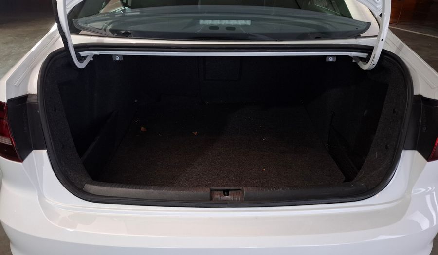 Volkswagen Vento 2.5 ADVANCE PLUS TIPTRONIC Sedan 2015
