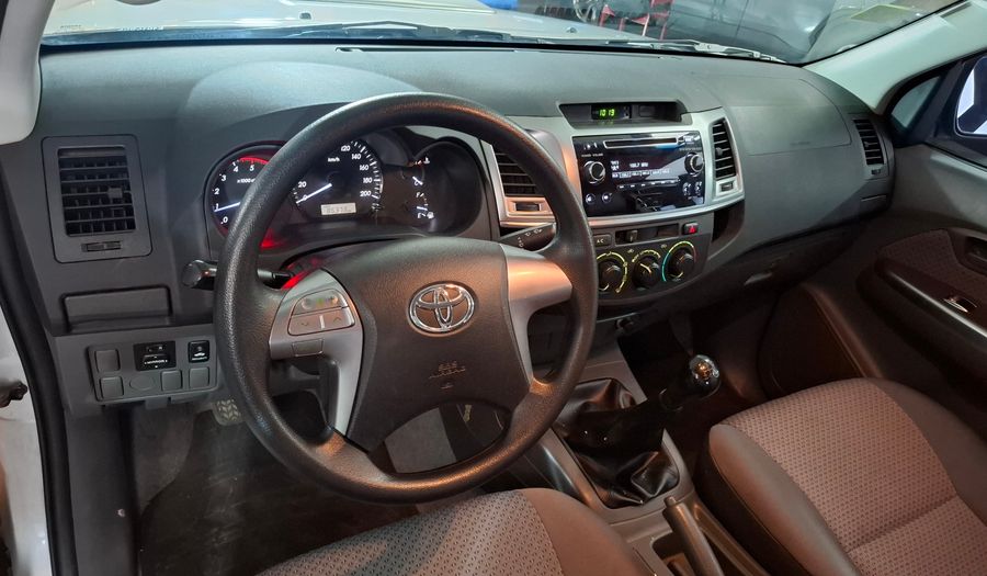 Toyota Hilux SR 3.0 4X2 C/D TDI Pickup 2014