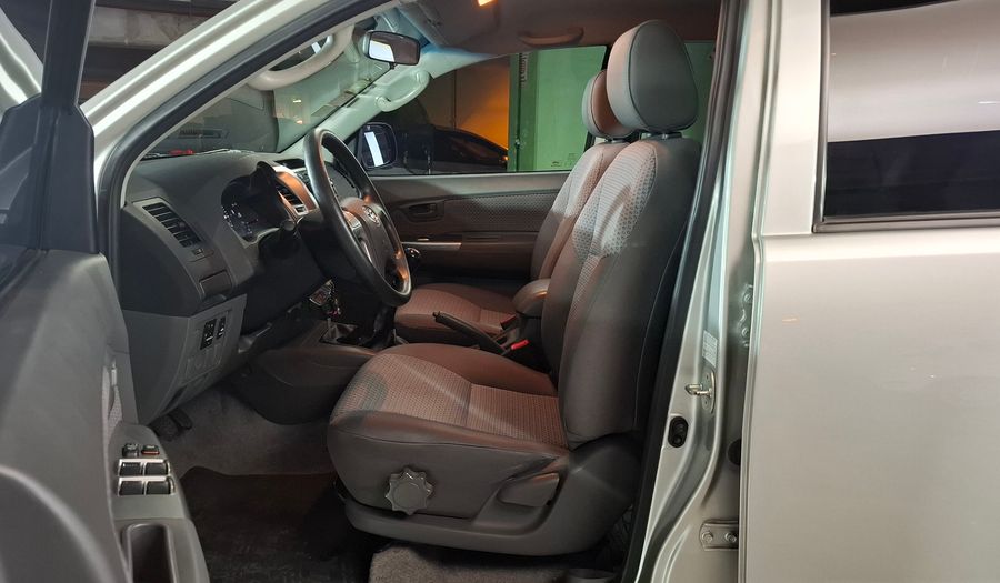 Toyota Hilux SR 3.0 4X2 C/D TDI Pickup 2014