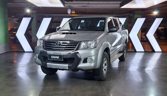Toyota • Hilux
