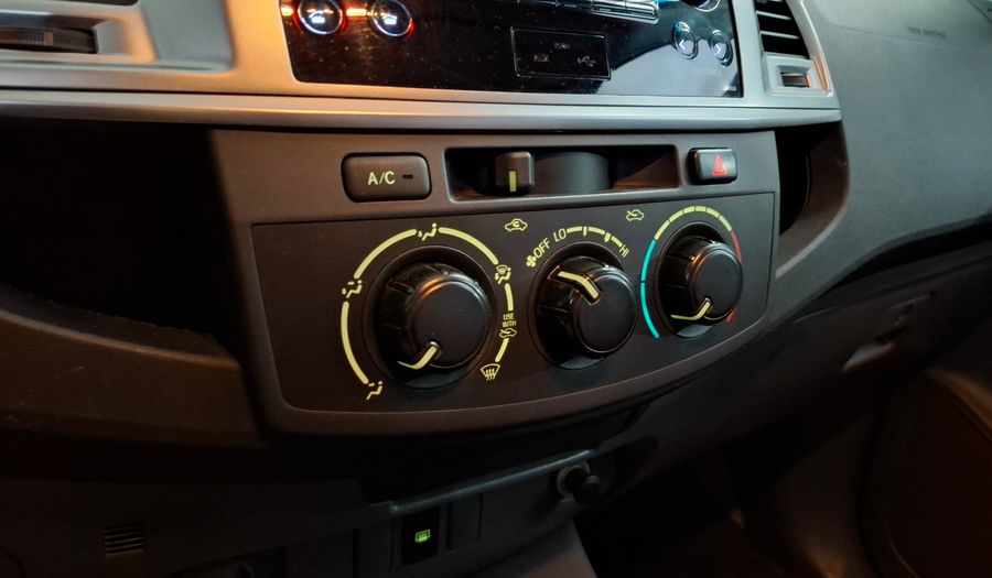 Toyota Hilux SR 3.0 4X2 C/D TDI Pickup 2014