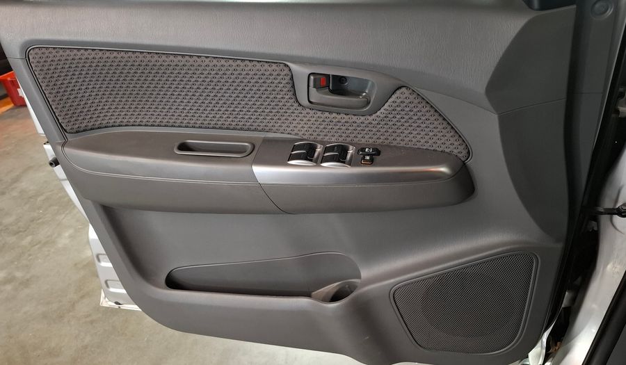 Toyota Hilux SR 3.0 4X2 C/D TDI Pickup 2014