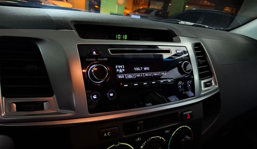 Toyota Hilux SR 3.0 4X2 C/D TDI Pickup 2014