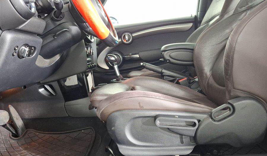 Mini Cooper S 2.0 COOPER HOT CHILI AT Hatchback 2017