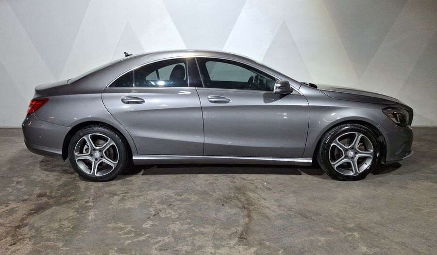 Mercedes Benz Clase Cla 1.6 CLA 200 CGI SPORT AT Coupe 2017
