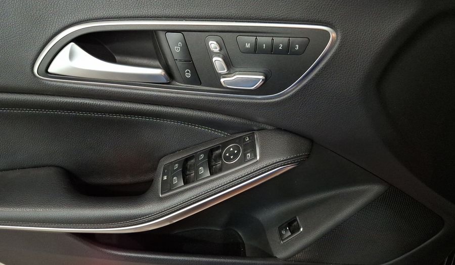Mercedes Benz Clase Cla 1.6 CLA 200 CGI SPORT AT Coupe 2017