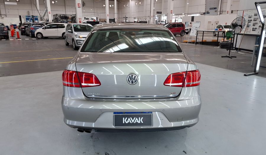 Volkswagen Passat 1.8 TSI COMFORT MT Sedan 2014