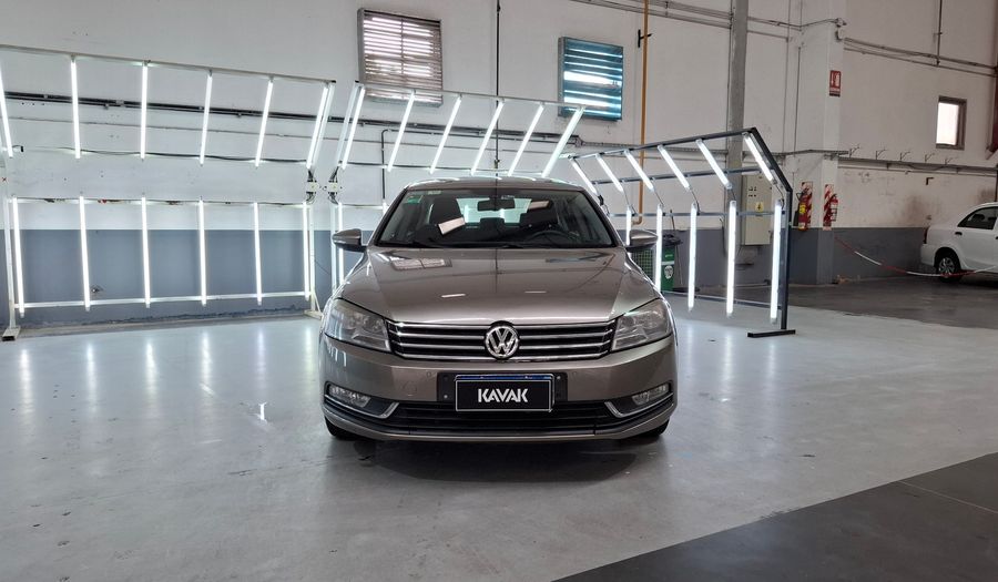 Volkswagen Passat 1.8 TSI COMFORT MT Sedan 2014