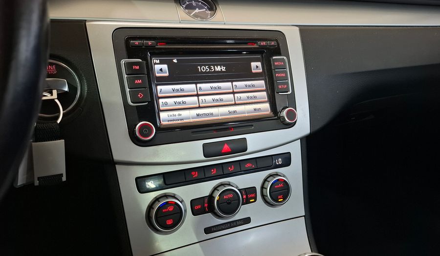 Volkswagen Passat 1.8 TSI COMFORT MT Sedan 2014